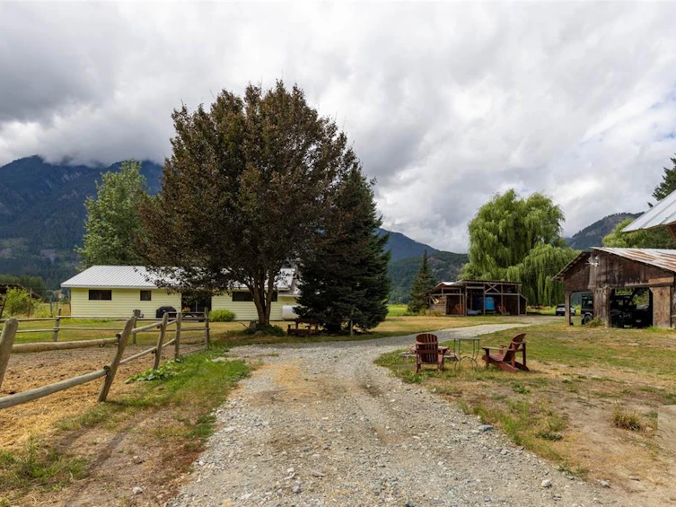 B-8988 Pemberton Meadows Road, Pemberton, BC, V0N 2L2 - 40