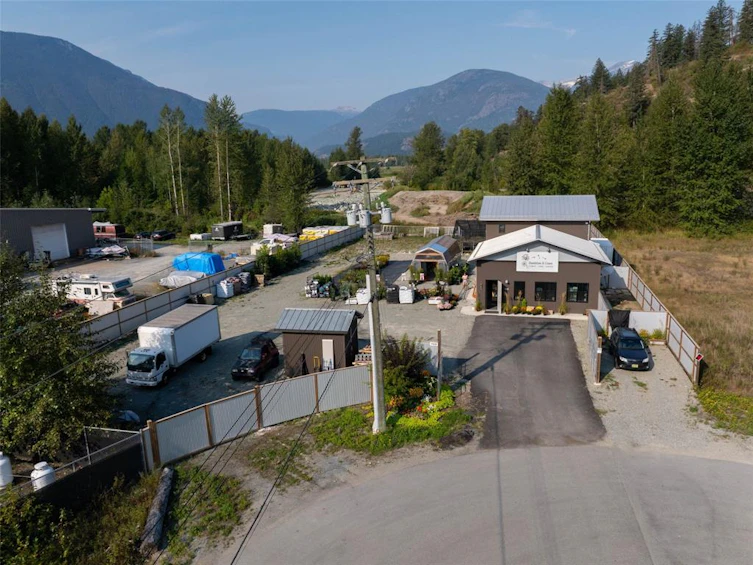 1926 Stonecutter Place, Pemberton, BC, V0N 2L0 - 2