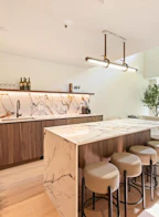 310/311 4573 Chateau Boulevard