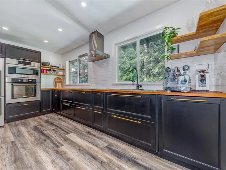 8216 Valley Drive, Whistler, BC, V8E 0G1 - 8