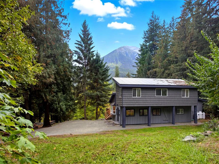 9257 Portage Road, Pemberton, BC, V0N 1L0 - 2