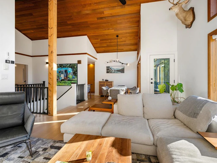 7206 Fitzsimmons Road North, Whistler, BC, V8E 0E3 - 7