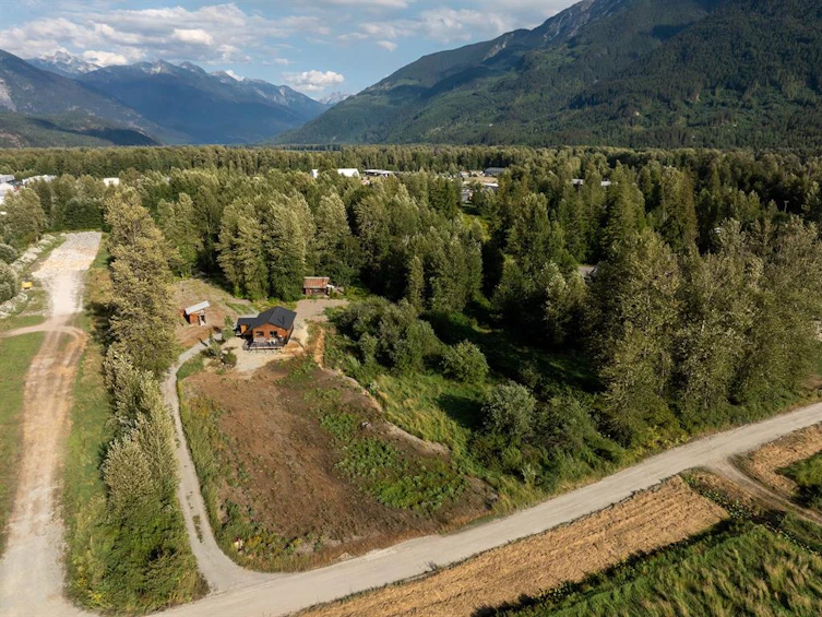 7320 Macrae Road, Pemberton, BC, V0N 2L3