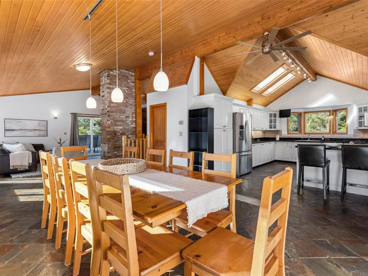 9548 Emerald Drive, Whistler, BC, V8E 0G5 - 11