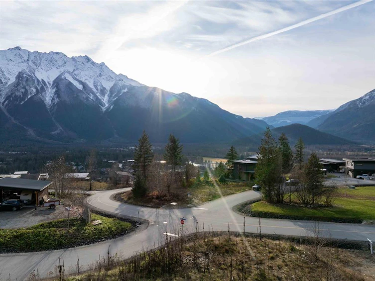 7516 Pebble Creek Drive, Pemberton, BC, V0N 2L3 - 16