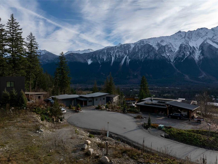7516 Pebble Creek Drive, Pemberton, BC, V0N 2L3 - 14