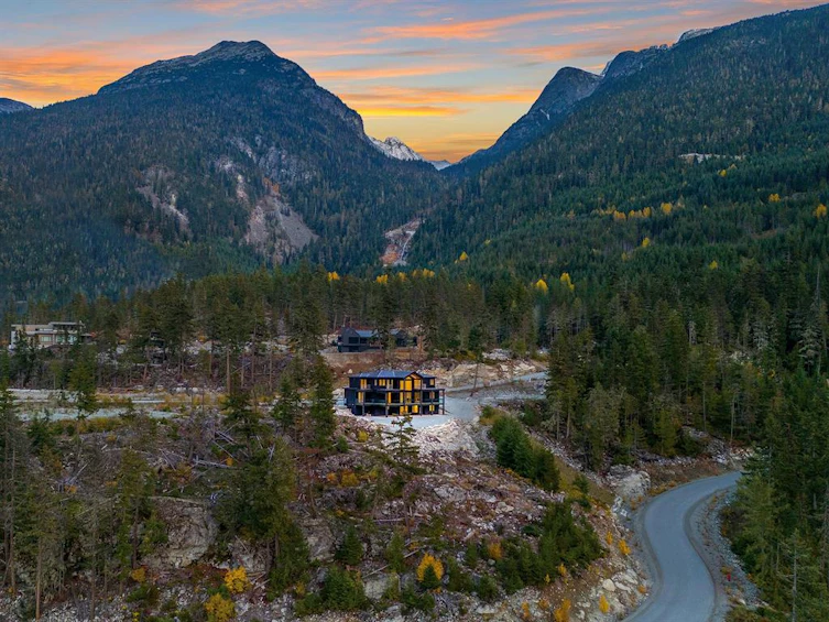 9333 Warbler Way, Whistler, BC, V8E 1M1 - 38