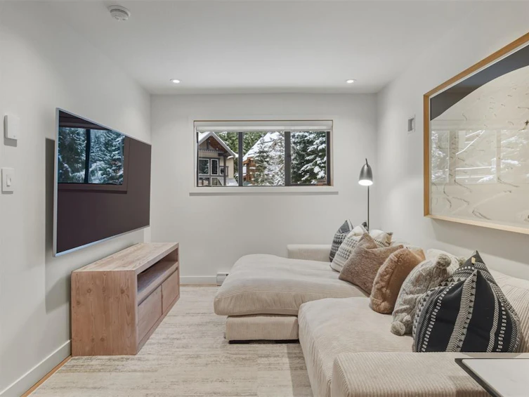 2315 Gondola Way, Whistler, BC, V8E 0N2 - 33
