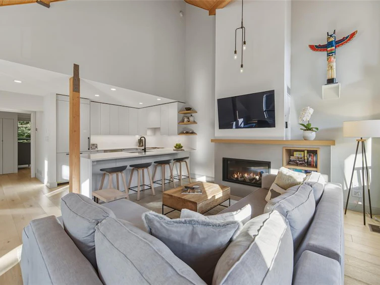 4813 Casabella Crescent, Whistler, BC, V8E 0Z4 - 4