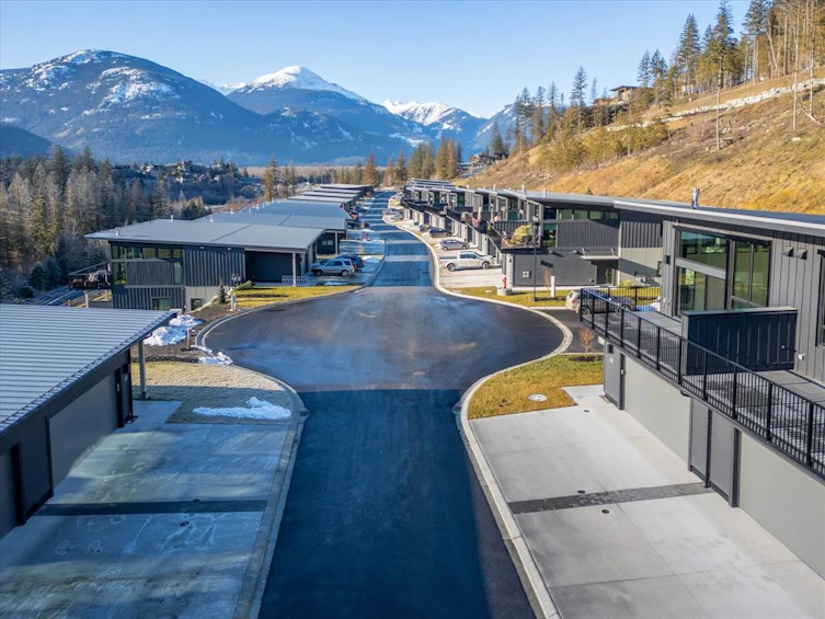 30-4000 Sunstone Way, Pemberton, BC, V0N 2L3 - 3