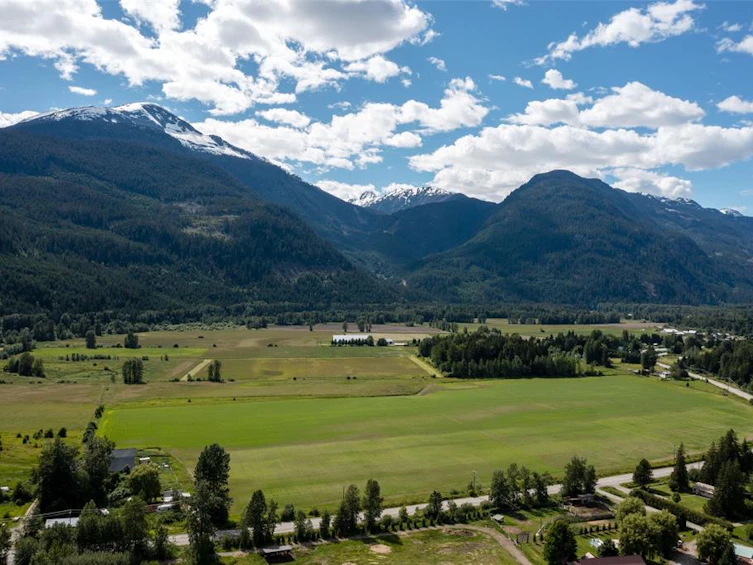 7631 Pemberton Meadows Road, Pemberton, BC, V0N 2L2 - 6