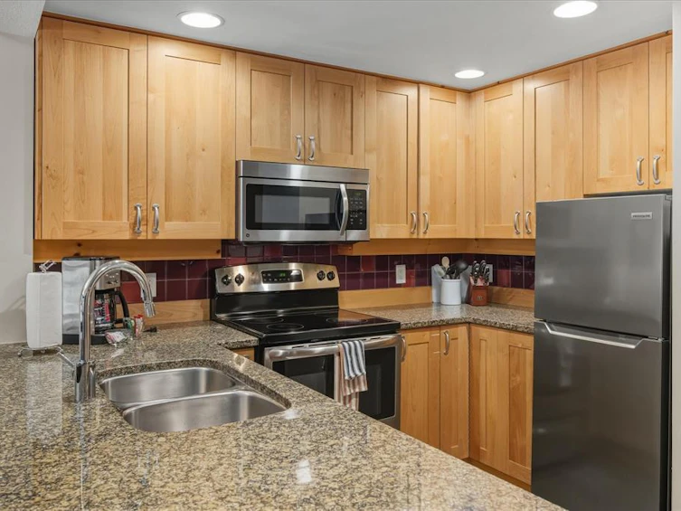 326D-2036 London Lane, Whistler, BC, V8E 0N7 - 9
