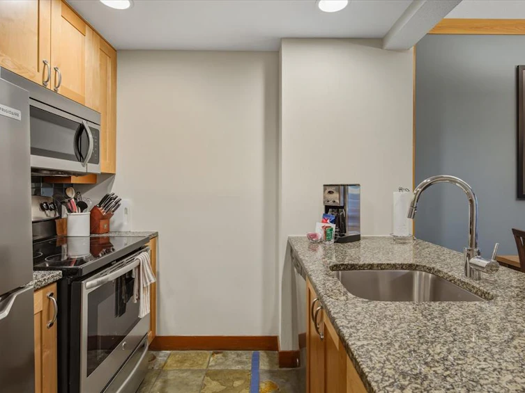 430D-2036 London Lane, Whistler, BC, V8E 0N7 - 12