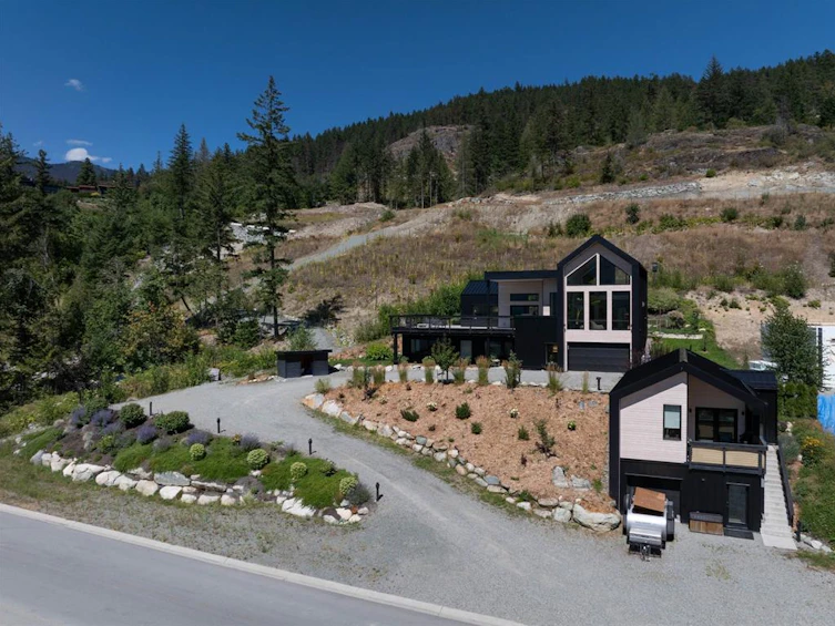 7676 Cerulean Drive, Pemberton, BC, V0N 2L3 - 2
