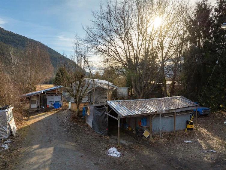 7636 Pemberton Meadows Road, Pemberton, BC, V0N 2L0 - 8