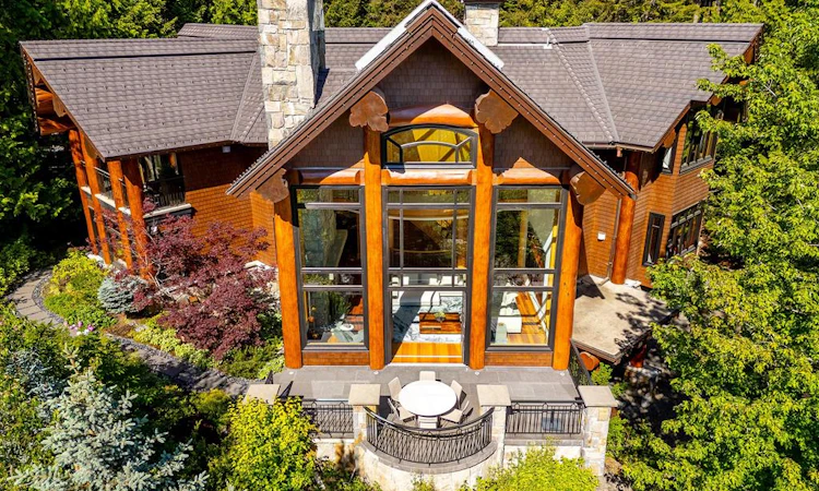 7425 Treetop Lane