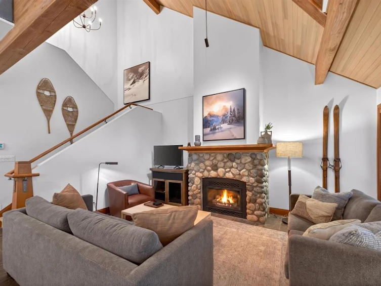 A&B 1/2 Share-4747 Settebello Drive, Whistler, BC, V8E 0Z4 - 2