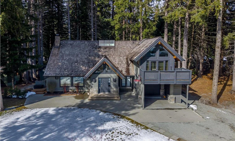 6725 Crabapple Drive
