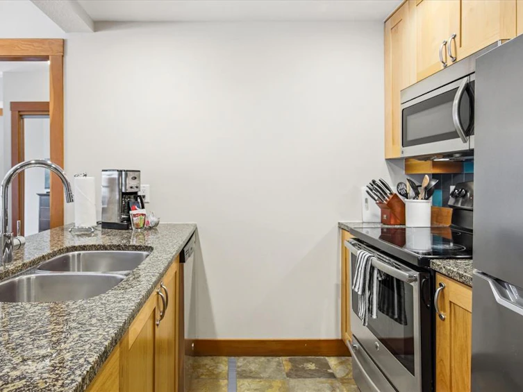 637B-2036 London Lane, Whistler, BC, V8E 0N7 - 15