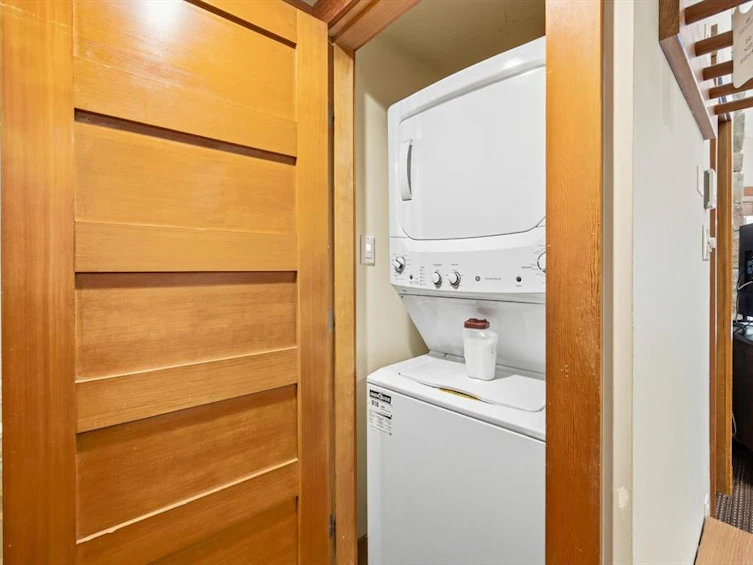 637B-2036 London Lane, Whistler, BC, V8E 0N7 - 20
