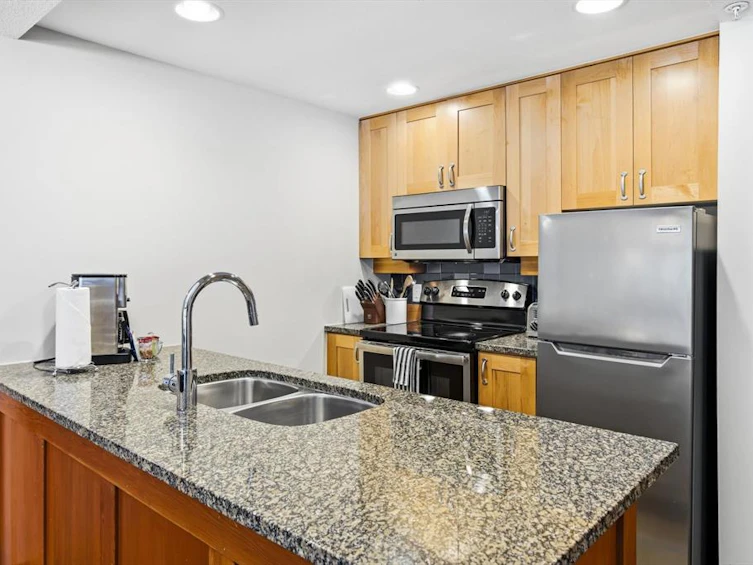 637B-2036 London Lane, Whistler, BC, V8E 0N7 - 13