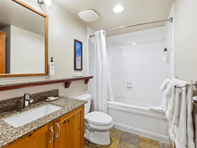 637B-2036 London Lane, Whistler, BC, V8E 0N7 - 21
