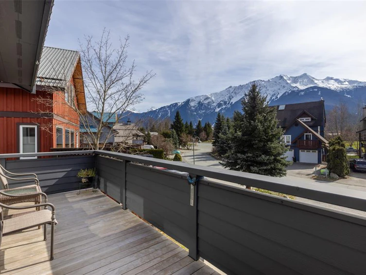 1423 Willow Drive, Pemberton, BC, V0N 2L0 - 2