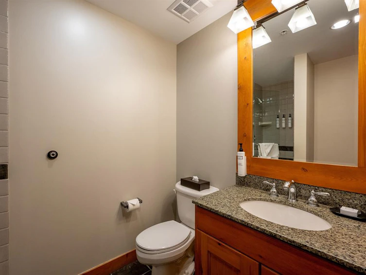 303-2202 Gondola Way, Whistler, BC, V8E 0M7 - 16