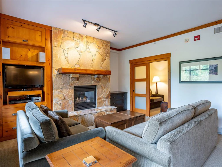 303-2202 Gondola Way, Whistler, BC, V8E 0M7 - 2