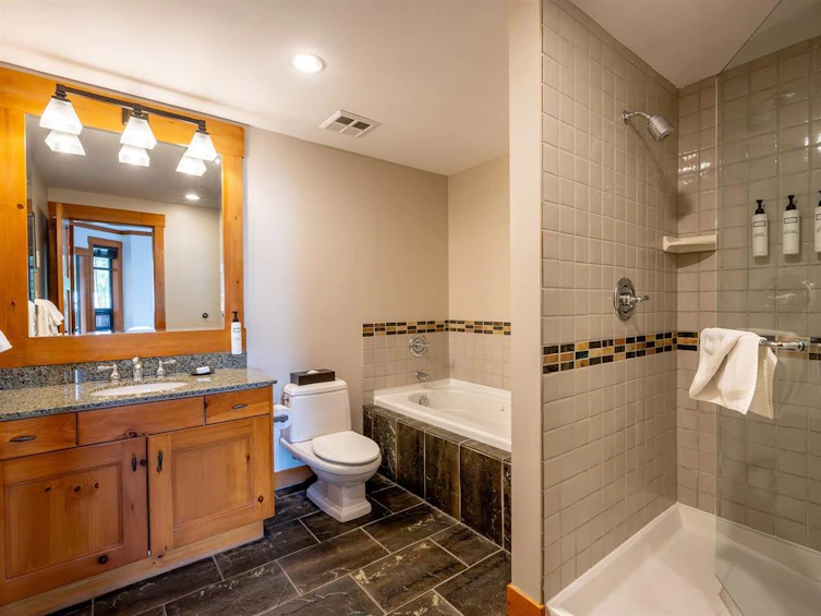 303-2202 Gondola Way, Whistler, BC, V8E 0M7 - 14
