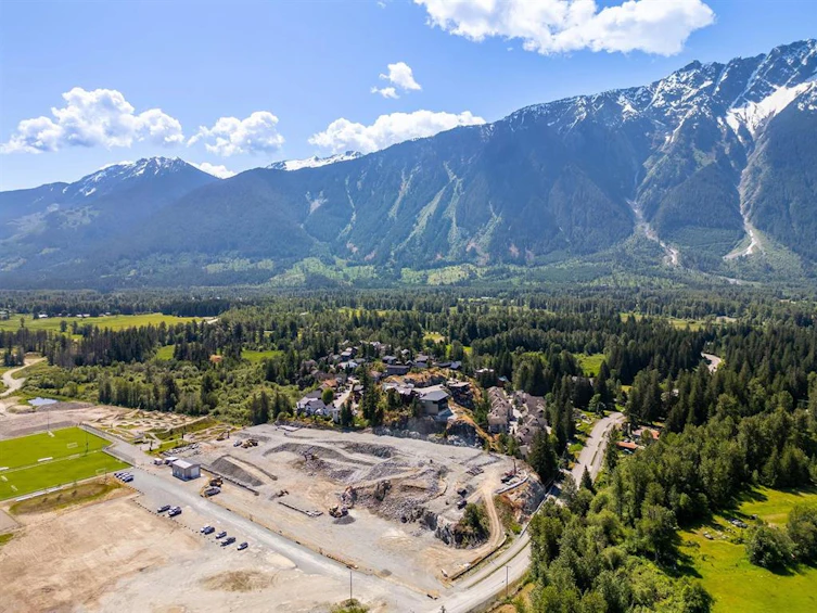 3-7362 Pemberton Farm Road East, Pemberton, BC, V0N 2L0