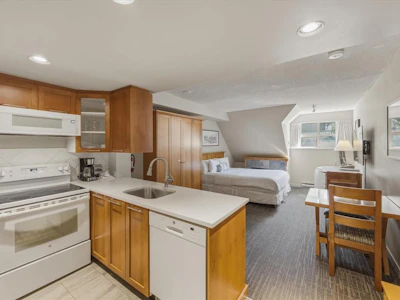 4402-4295 Blackcomb Way - 2