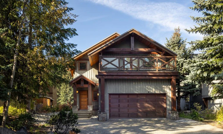 8107 Muirfield Crescent