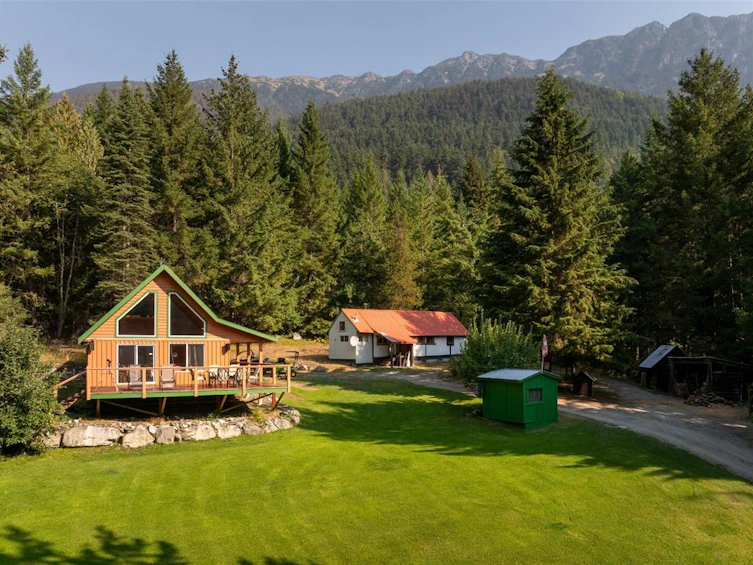 2873 Blackwater Road, Pemberton, BC - 16