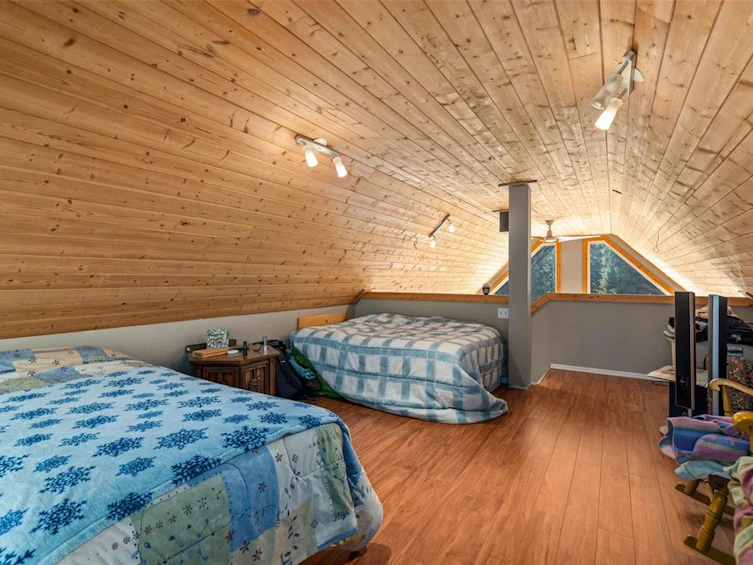 2873 Blackwater Road, Pemberton, BC - 10