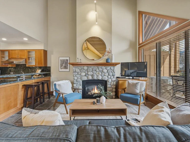 4827 Casabella Crescent, Whistler, BC, V8E 0Z4 - 2