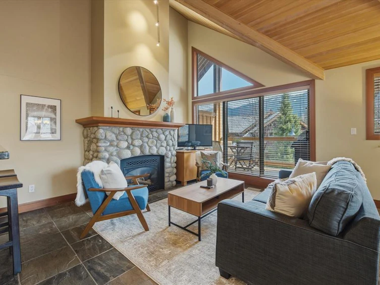 4827 Casabella Crescent, Whistler, BC, V8E 0Z4 - 3