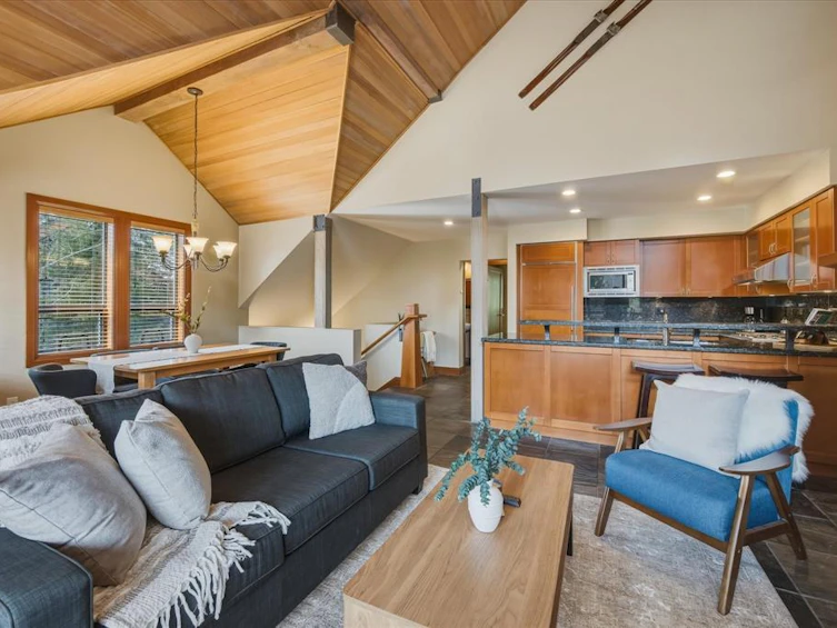 4827 Casabella Crescent, Whistler, BC, V8E 0Z4 - 4