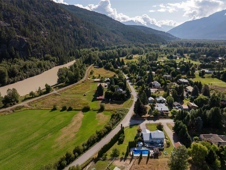 7569 Oberson Road, Pemberton, BC, V0N 2L0 - 40