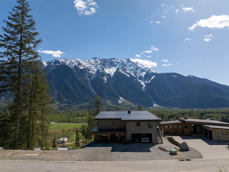 8207 Merlot Peak Drive, Pemberton, BC, V0N 2L3 - 9