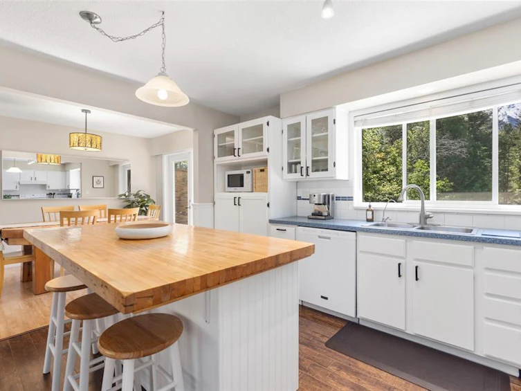 1350 Fernwood Drive, Pemberton, BC, V0N 2L0 - 11