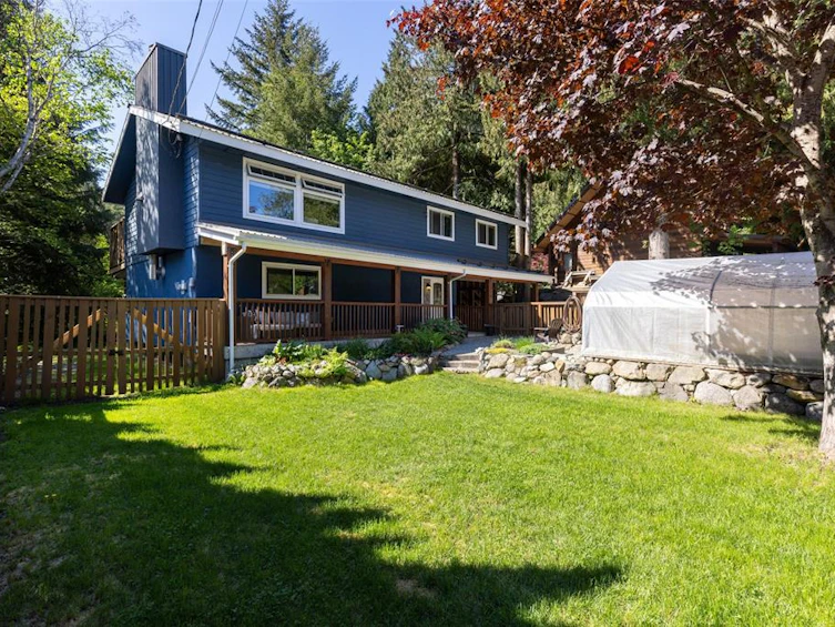 1350 Fernwood Drive, Pemberton, BC, V0N 2L0 - 2