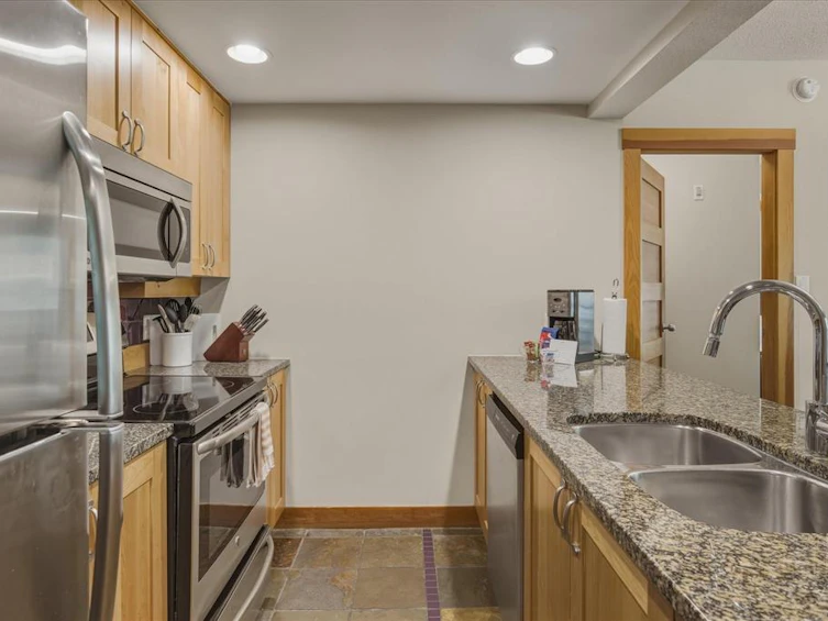 432C-2036 London Lane, Whistler, BC, V8E 0N7 - 13