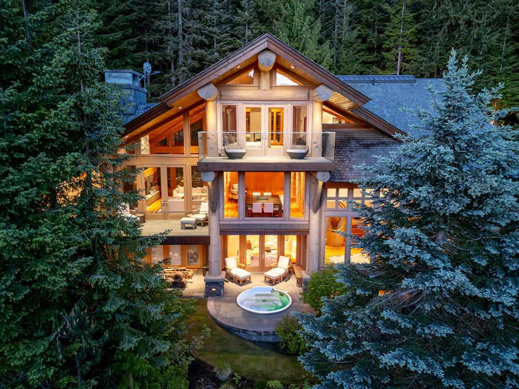 4673 Blackcomb Way, Whistler, BC, V8E 0Z3 - 2