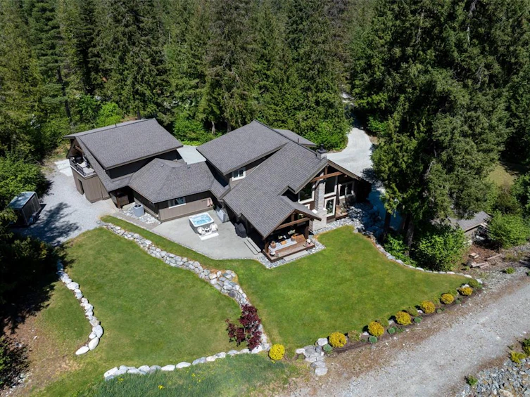 1044 Cedar Grove Lane, Pemberton, BC, V0N 2L2