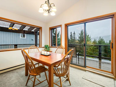 2318 Cayley Close - 4