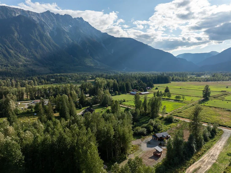 7320 Macrae Road, Pemberton, BC, V0N 2L3 - 3