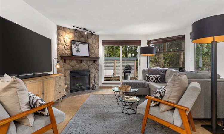 10-4636 Blackcomb Way