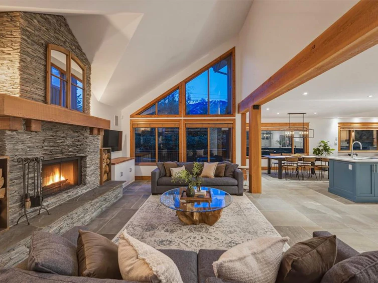 6260 Bishop Way, Whistler, BC, V8E 0C6 - 6