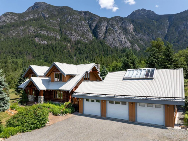 7744 Owl Ridge Road, Pemberton, BC, V0N 2K0 - 2